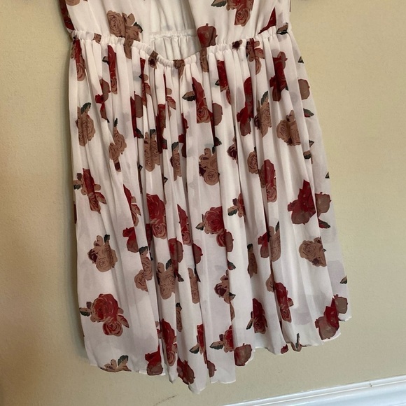 Pins And Needles Floral Open Back Dress Sz Medium - Picture 14 of 16